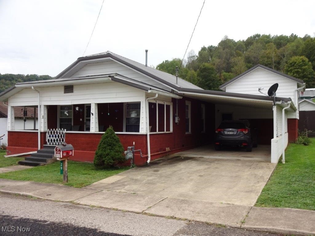 29 Roosevelt Street Reedy, WV 25270 - Photo 4 of 46