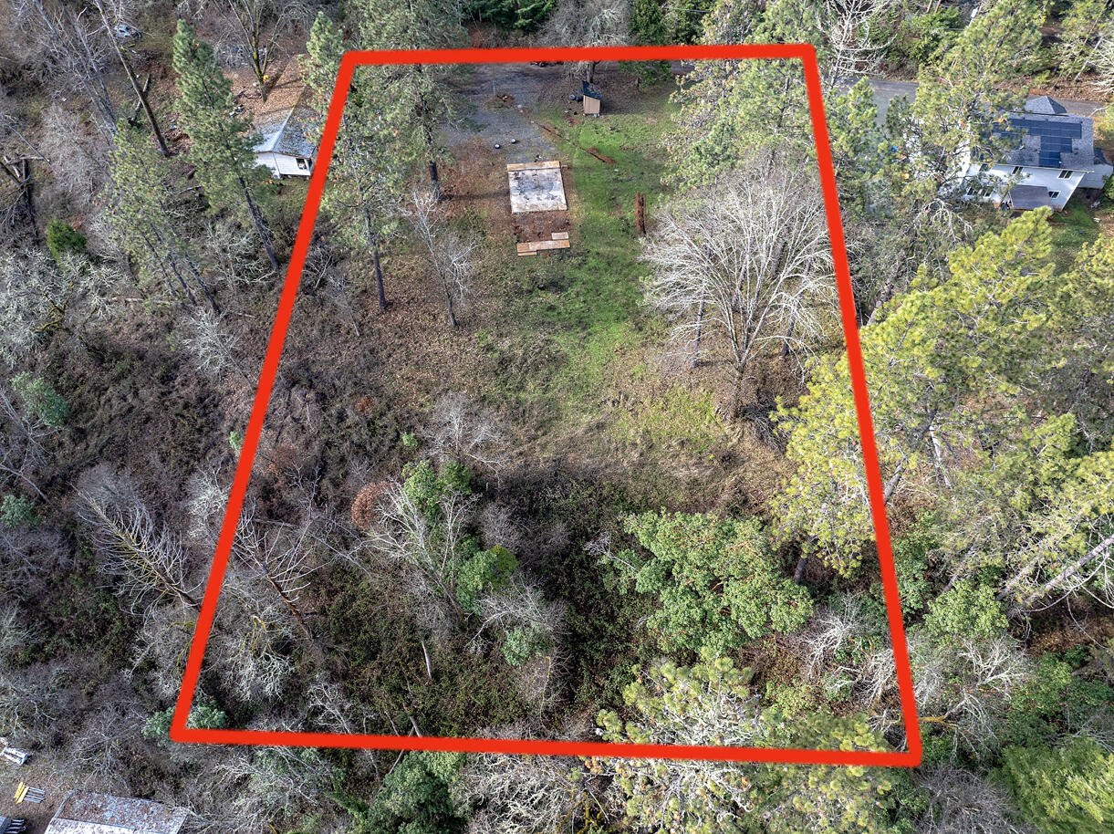 1329 West Evans Creek Road Rogue River, OR 97537 - Photo 11 of 23