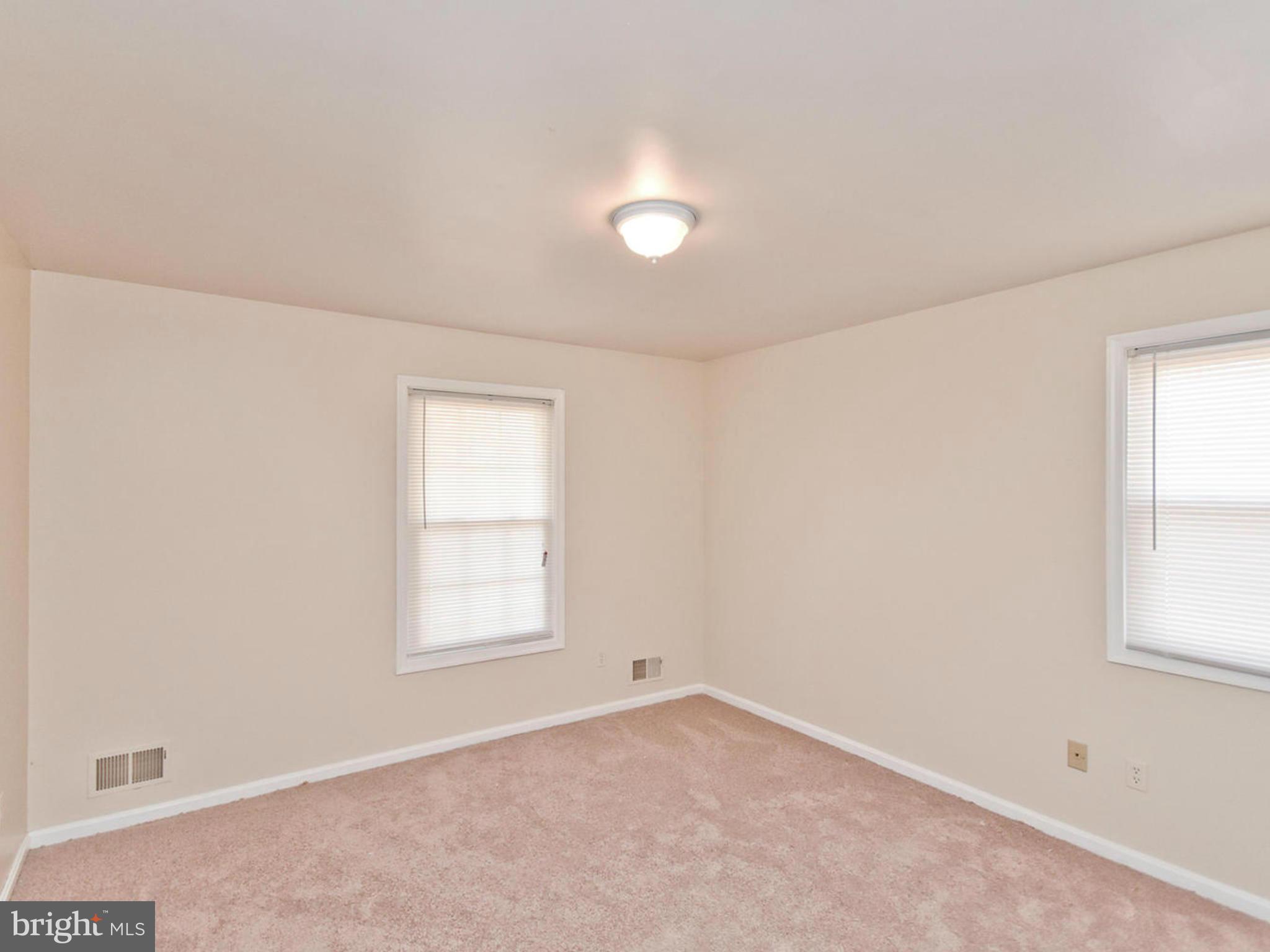 9114 Overlook Trail Fort Washington, MD 20744 - Photo 20 of 27 an empty room with windows