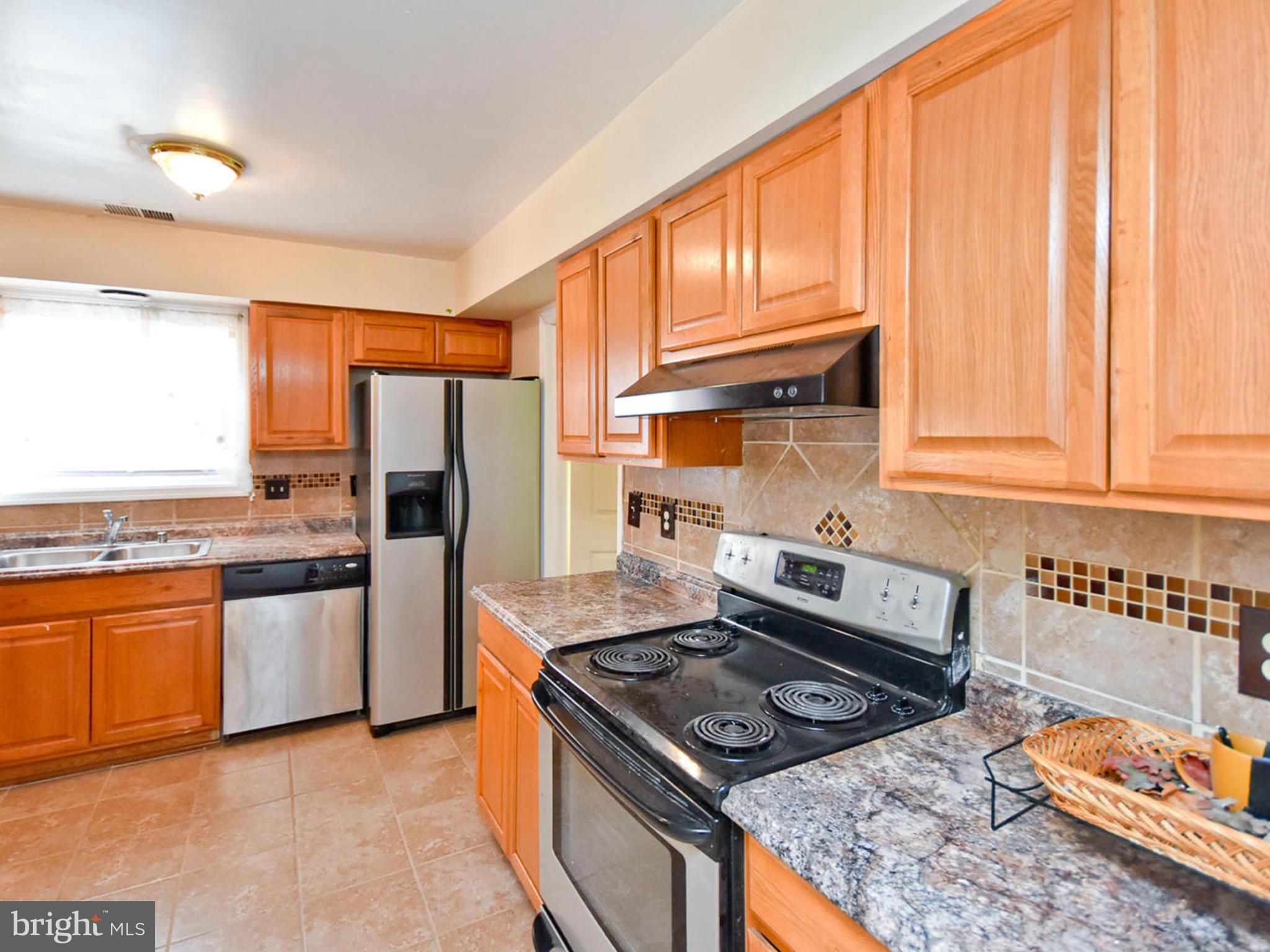 9114 Overlook Trail Fort Washington, MD 20744 - Photo 10 of 27 a kitchen with a stove a sink and a refrigerator