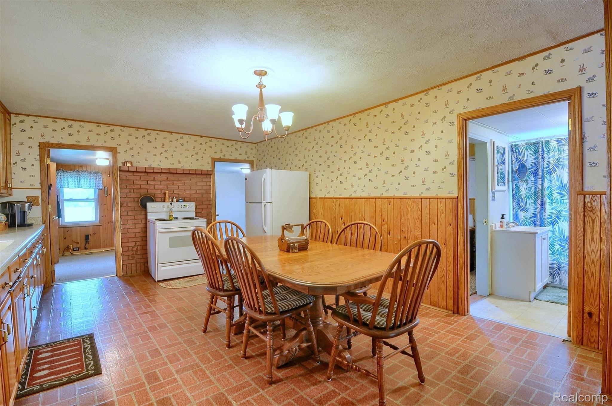 8280 Farley Road Pinckney, MI 48169 - Photo 12 of 39 12-Breakfast Nook.jpg