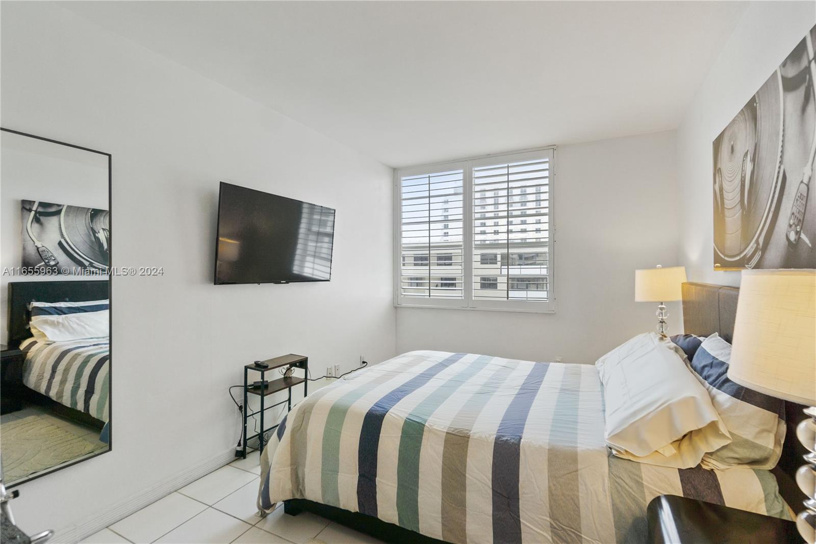 100 Lincoln Road, Unit 924 Miami Beach, FL 33139 - Photo 11 of 26