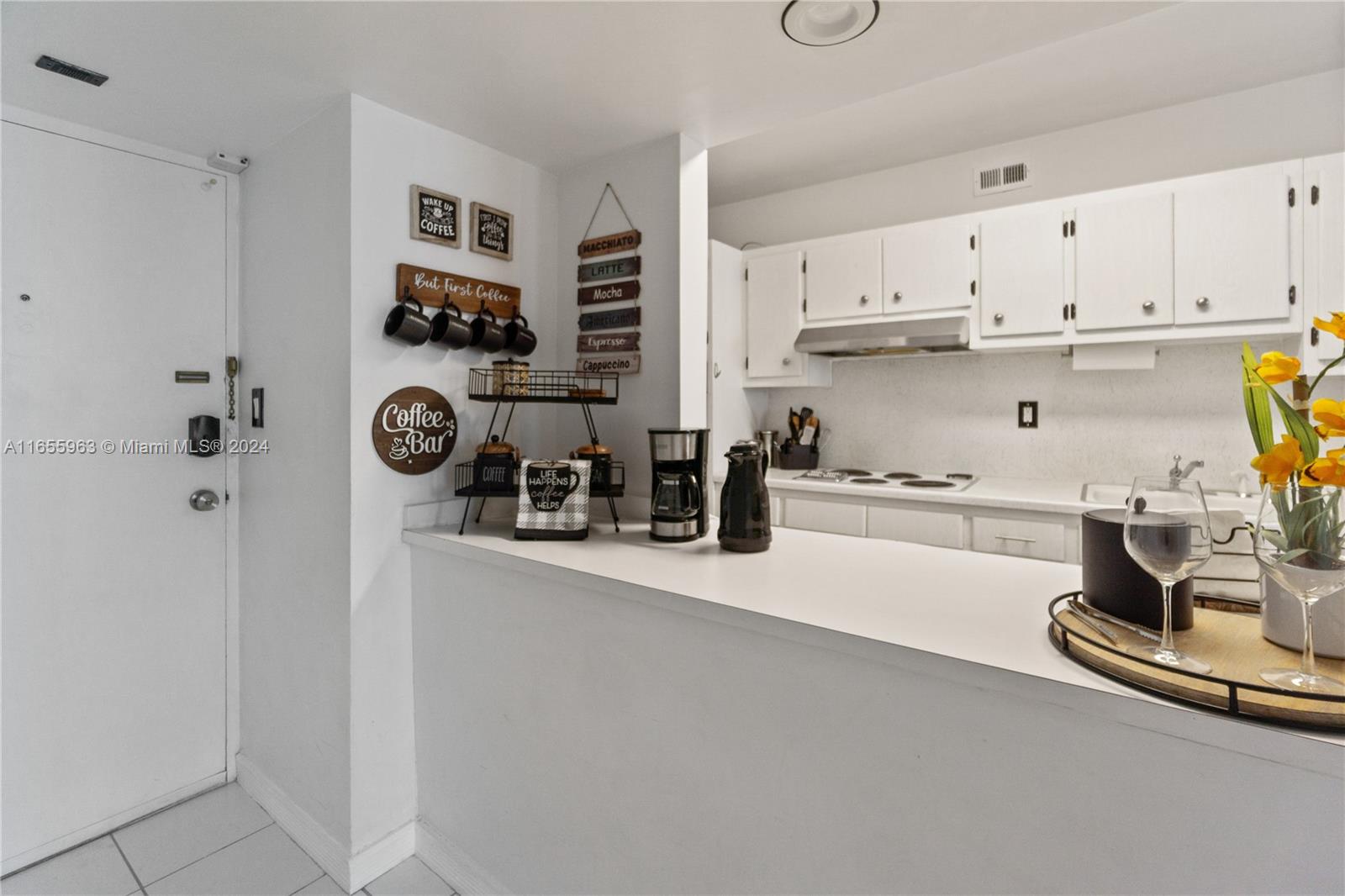 100 Lincoln Road, Unit 924 Miami Beach, FL 33139 - Photo 6 of 26