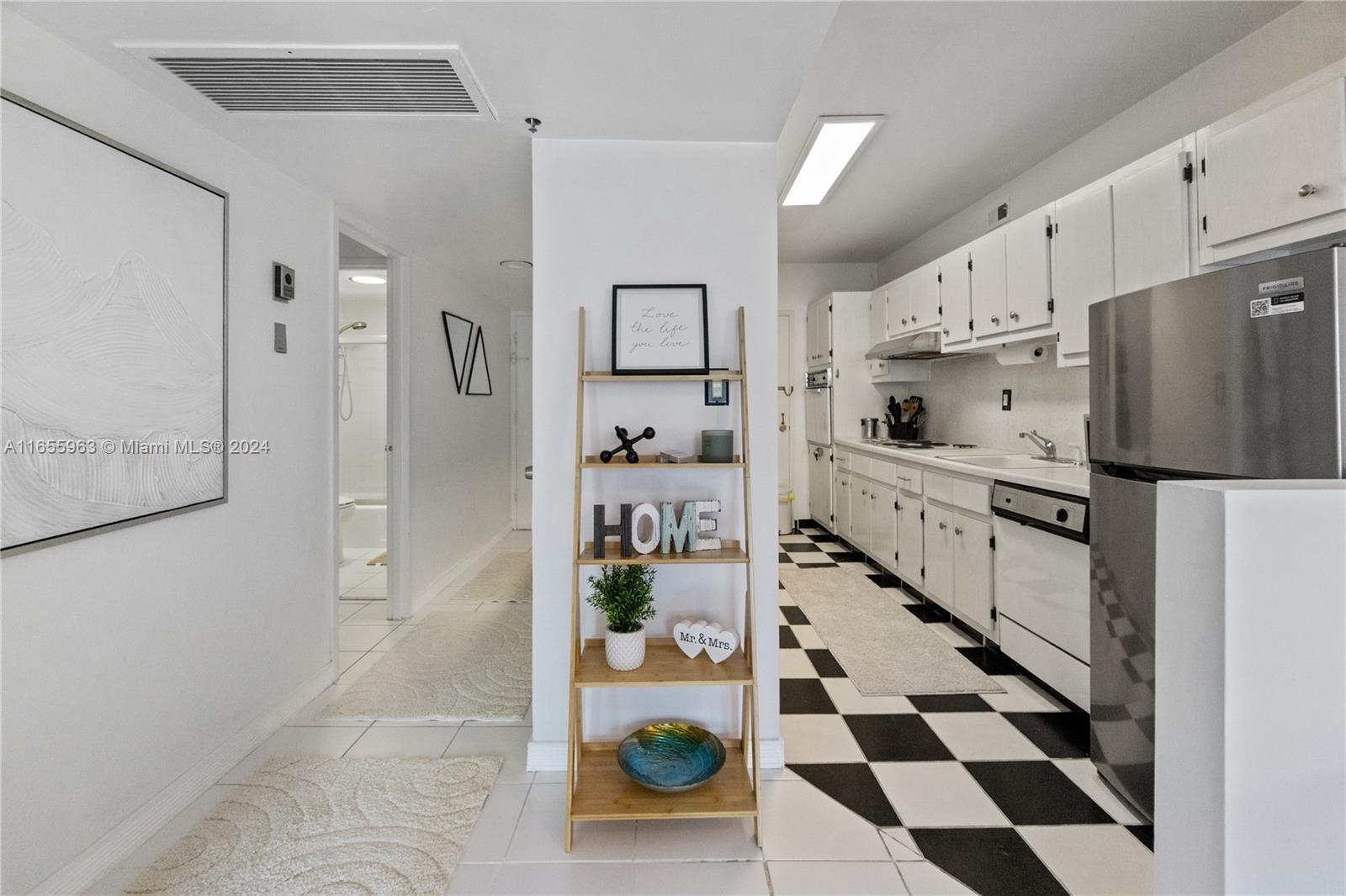 100 Lincoln Road, Unit 924 Miami Beach, FL 33139 - Photo 8 of 26