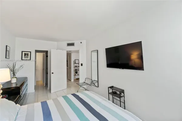$2,500 | 100 Lincoln Road, Unit 924, Miami Beach, FL 33139