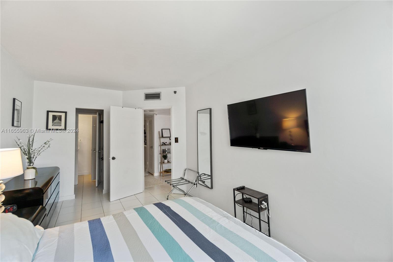 100 Lincoln Road, Unit 924 Miami Beach, FL 33139 - Photo 10 of 26