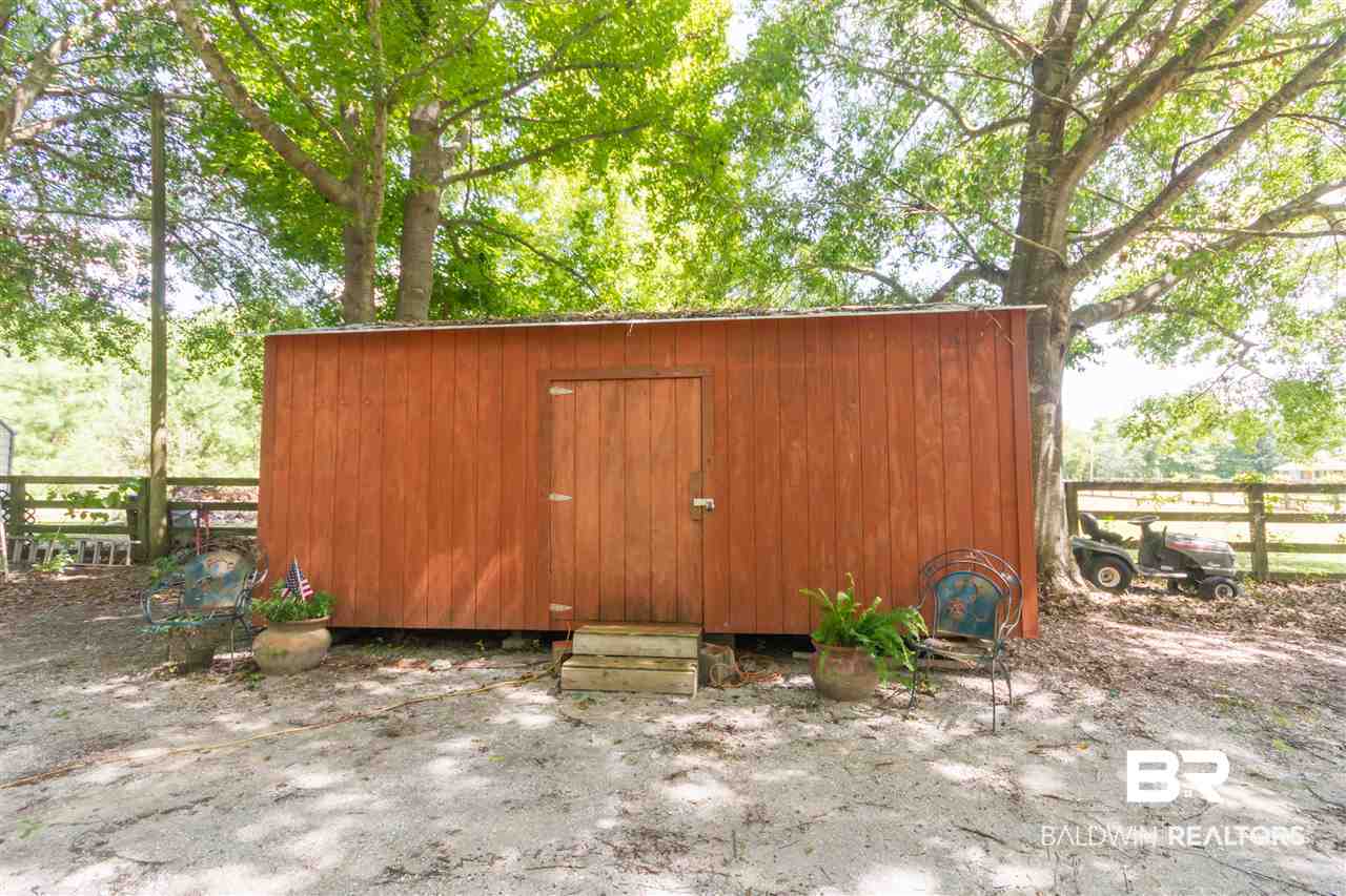 17155 Bemis Lane Elberta, AL 36530 - Photo 19 of 29 12' X 20', SHELVING AND WORKBENCH