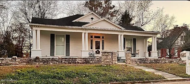 $237,900 | 265 East College Avenue, Holly Springs, MS 38635