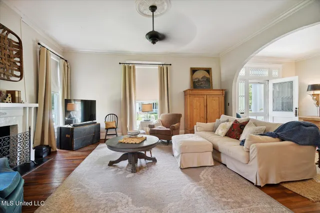 $237,900 | 265 East College Avenue, Holly Springs, MS 38635