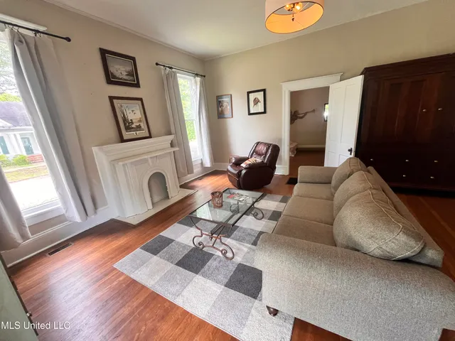 $237,900 | 265 East College Avenue, Holly Springs, MS 38635