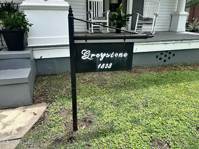 $237,900 | 265 East College Avenue, Holly Springs, MS 38635