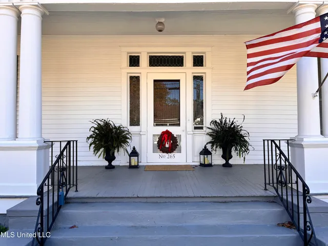 $237,900 | 265 East College Avenue, Holly Springs, MS 38635