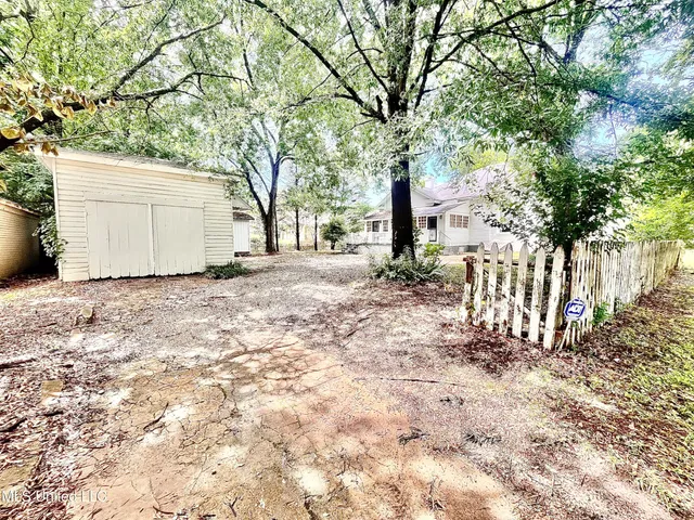 $237,900 | 265 East College Avenue, Holly Springs, MS 38635