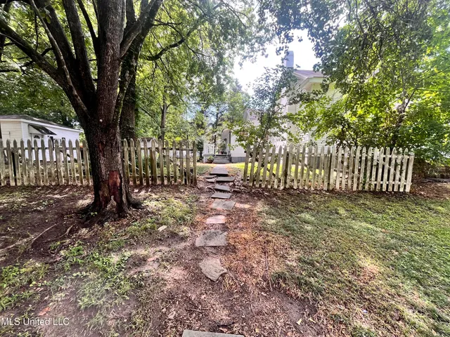 $237,900 | 265 East College Avenue, Holly Springs, MS 38635