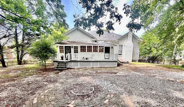 $237,900 | 265 East College Avenue, Holly Springs, MS 38635