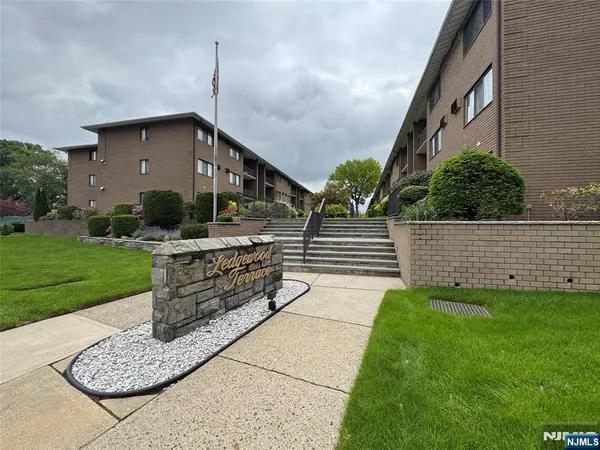 $2,150 | 460 B Liberty Street, Unit 208, Little Ferry, NJ 07643