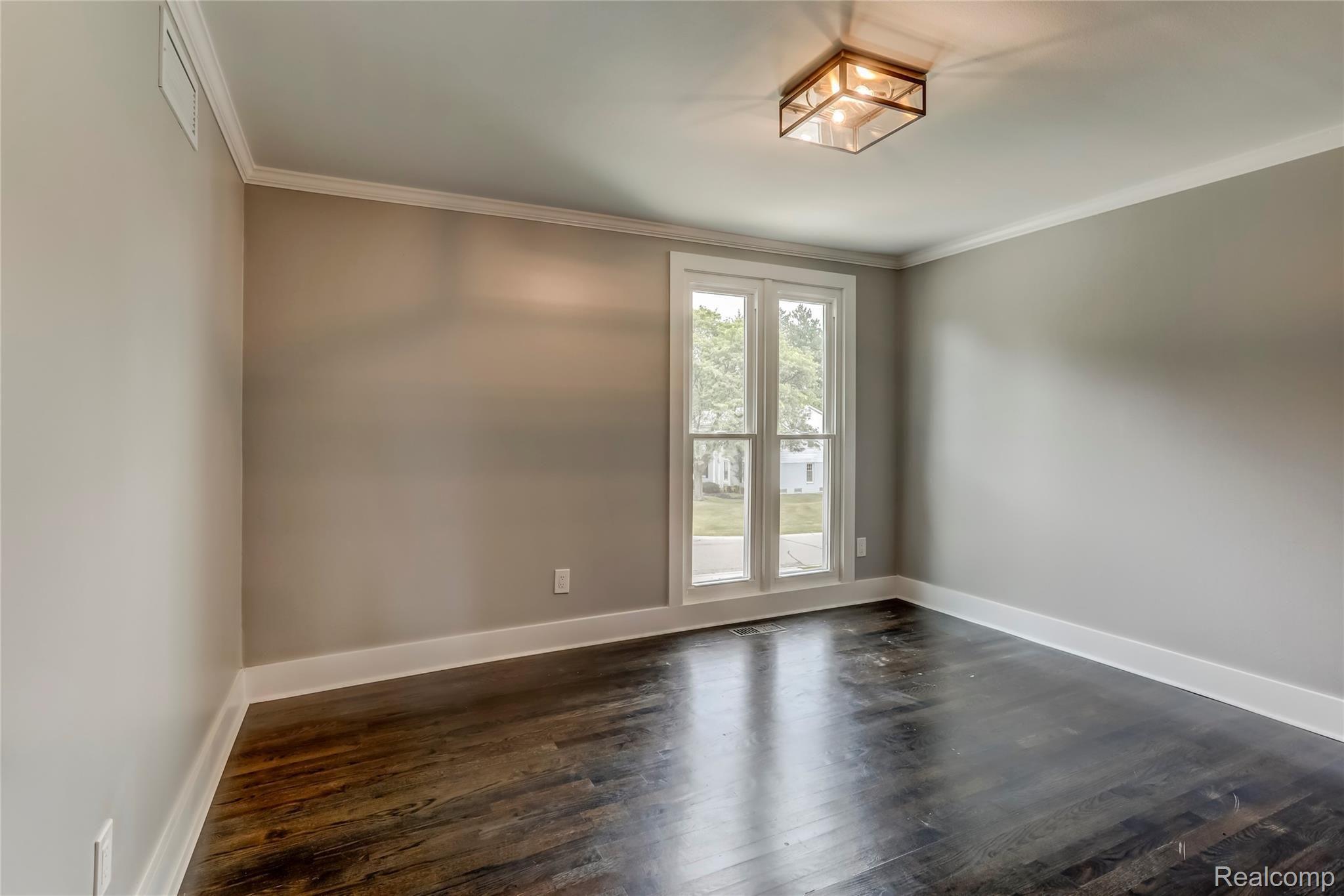 5161 Watergate Road West Bloomfield, MI 48323 - Photo 33 of 40 5161 Watergate Road, West Bloomfield Township, MI-33.jpg-FULL