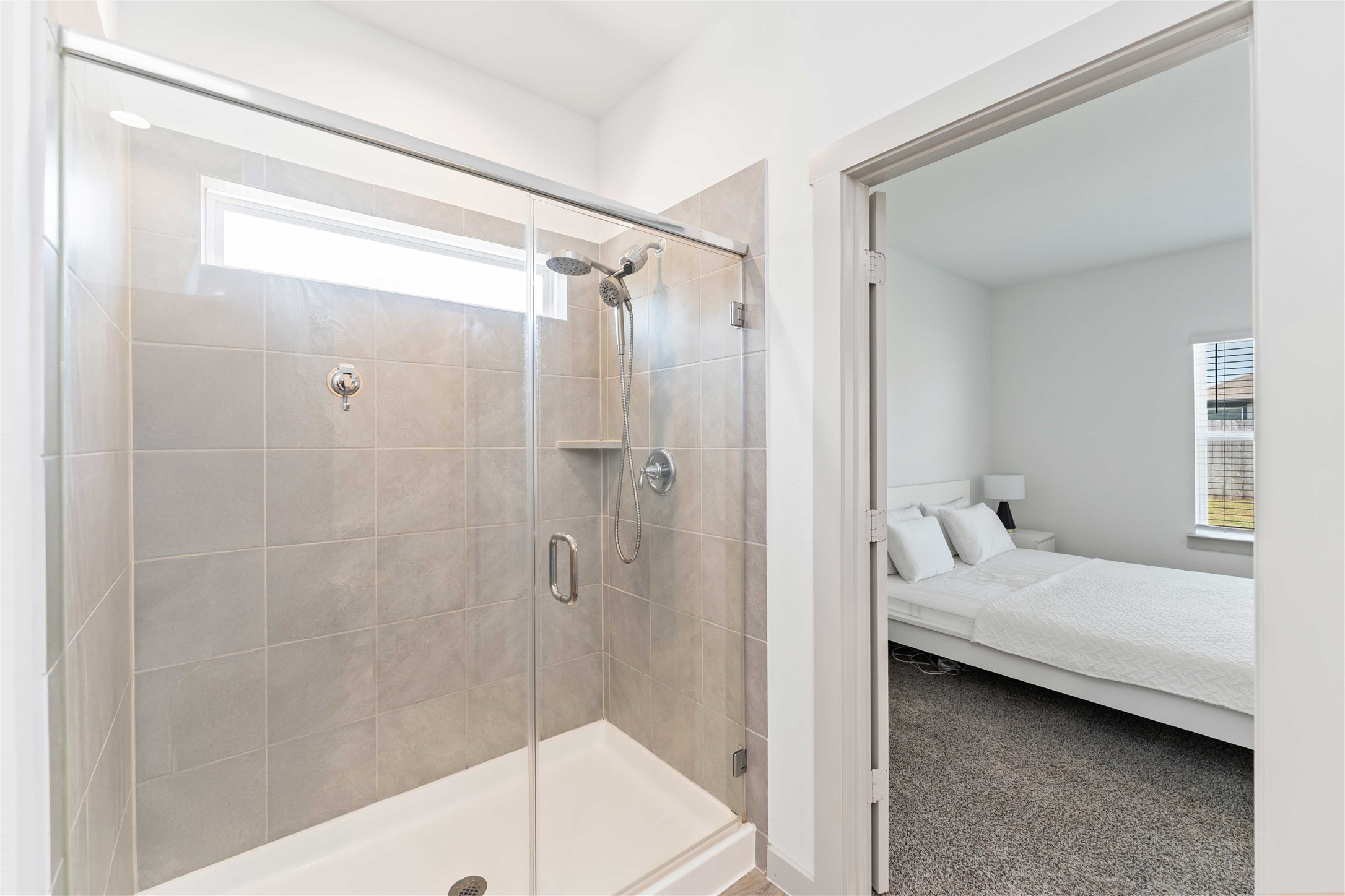 10610 Kings River Drive Rosharon, TX 77583 - Photo 18 of 33 a bedroom with a bed and a shower