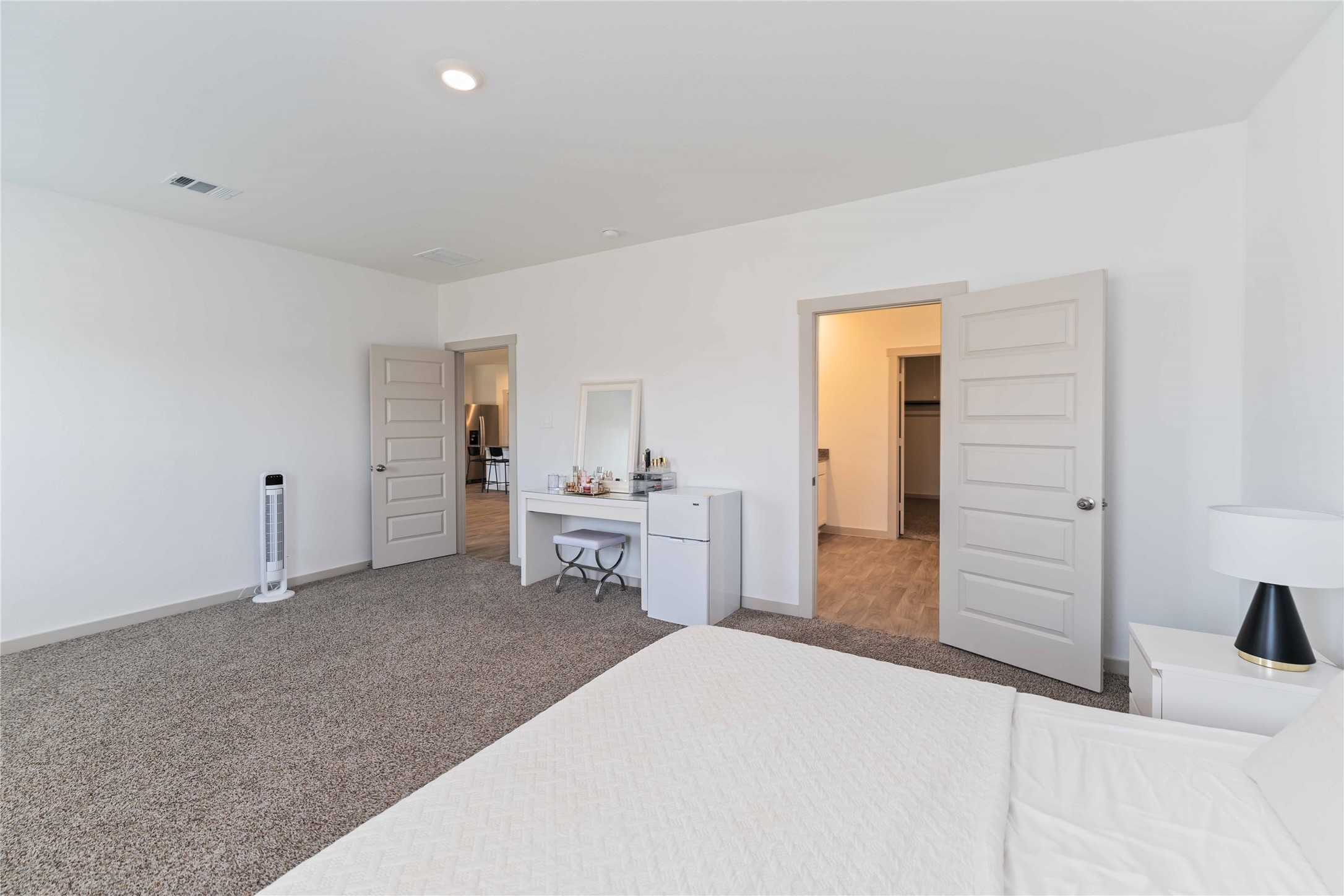 10610 Kings River Drive Rosharon, TX 77583 - Photo 19 of 33 a bedroom with a bed and cabinets