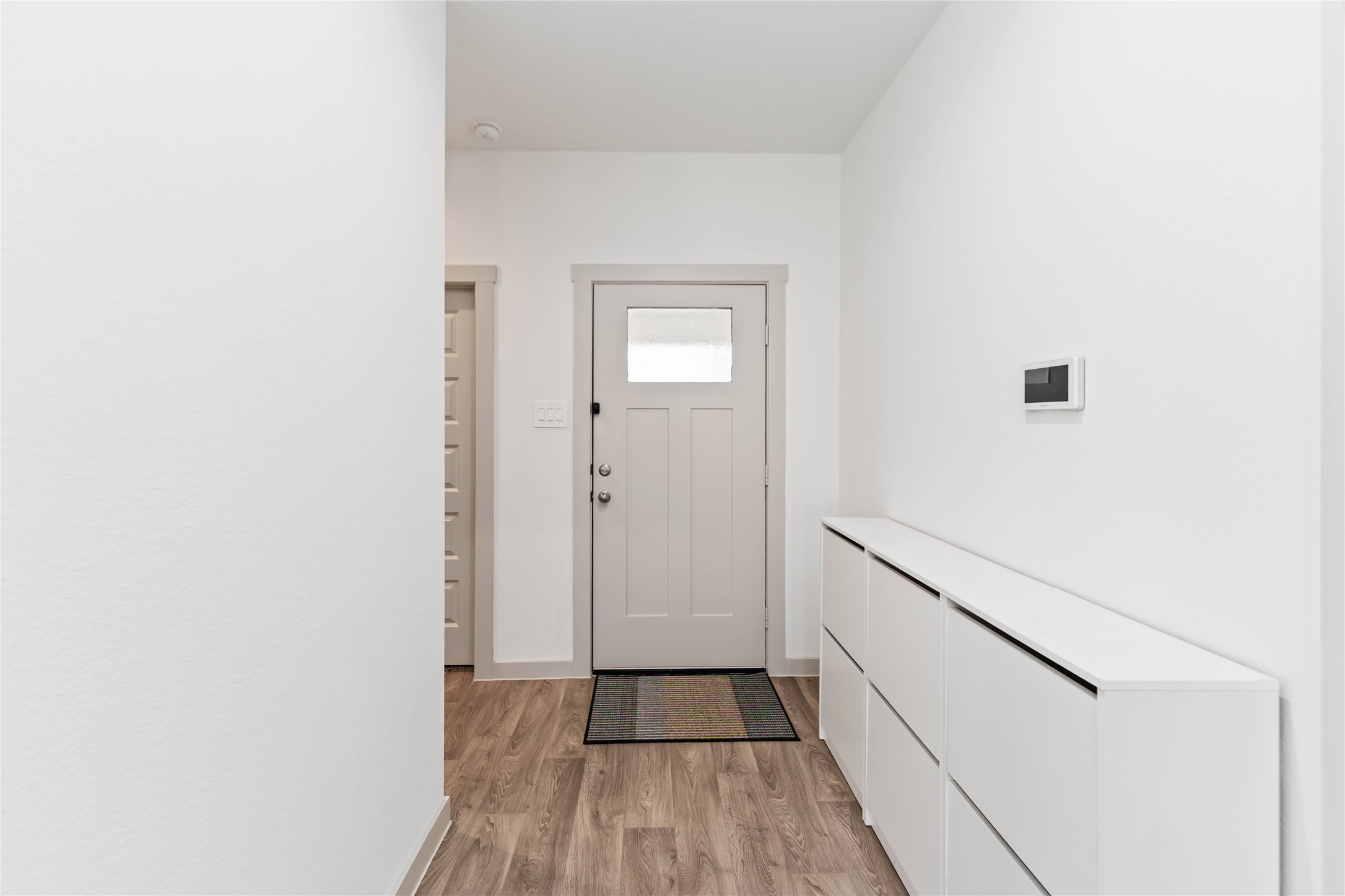 10610 Kings River Drive Rosharon, TX 77583 - Photo 2 of 33 a view of a hallway with wooden floor
