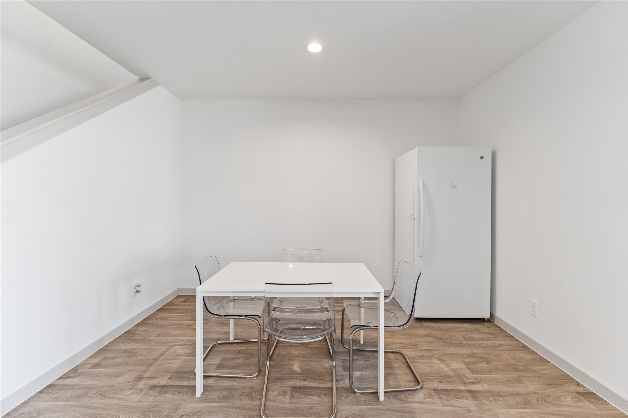 10610 Kings River Drive Rosharon, TX 77583 - Photo 21 of 33 a view of a room with furniture and wooden floor