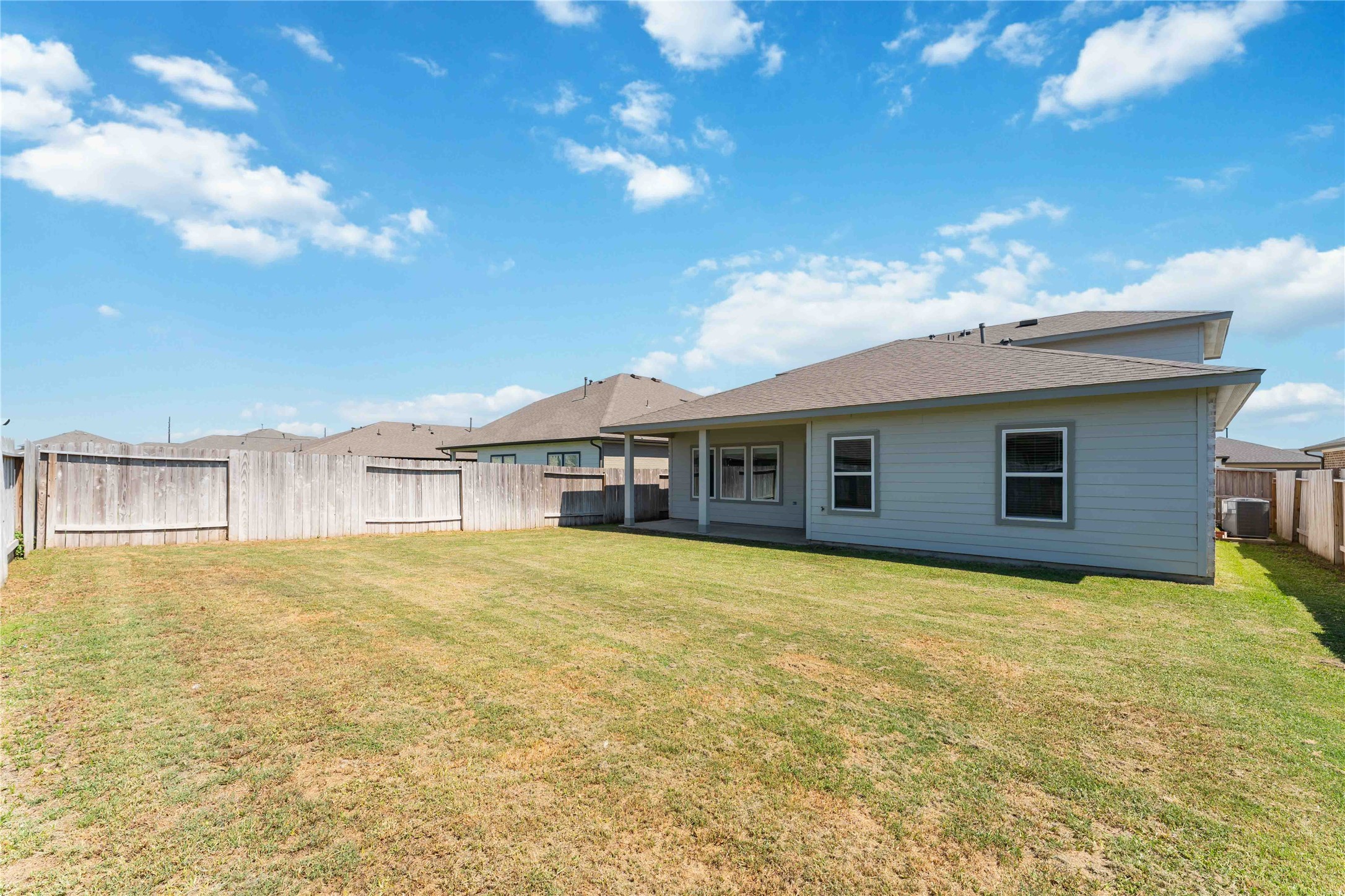 10610 Kings River Drive Rosharon, TX 77583 - Photo 25 of 33 a house with yard in front of it