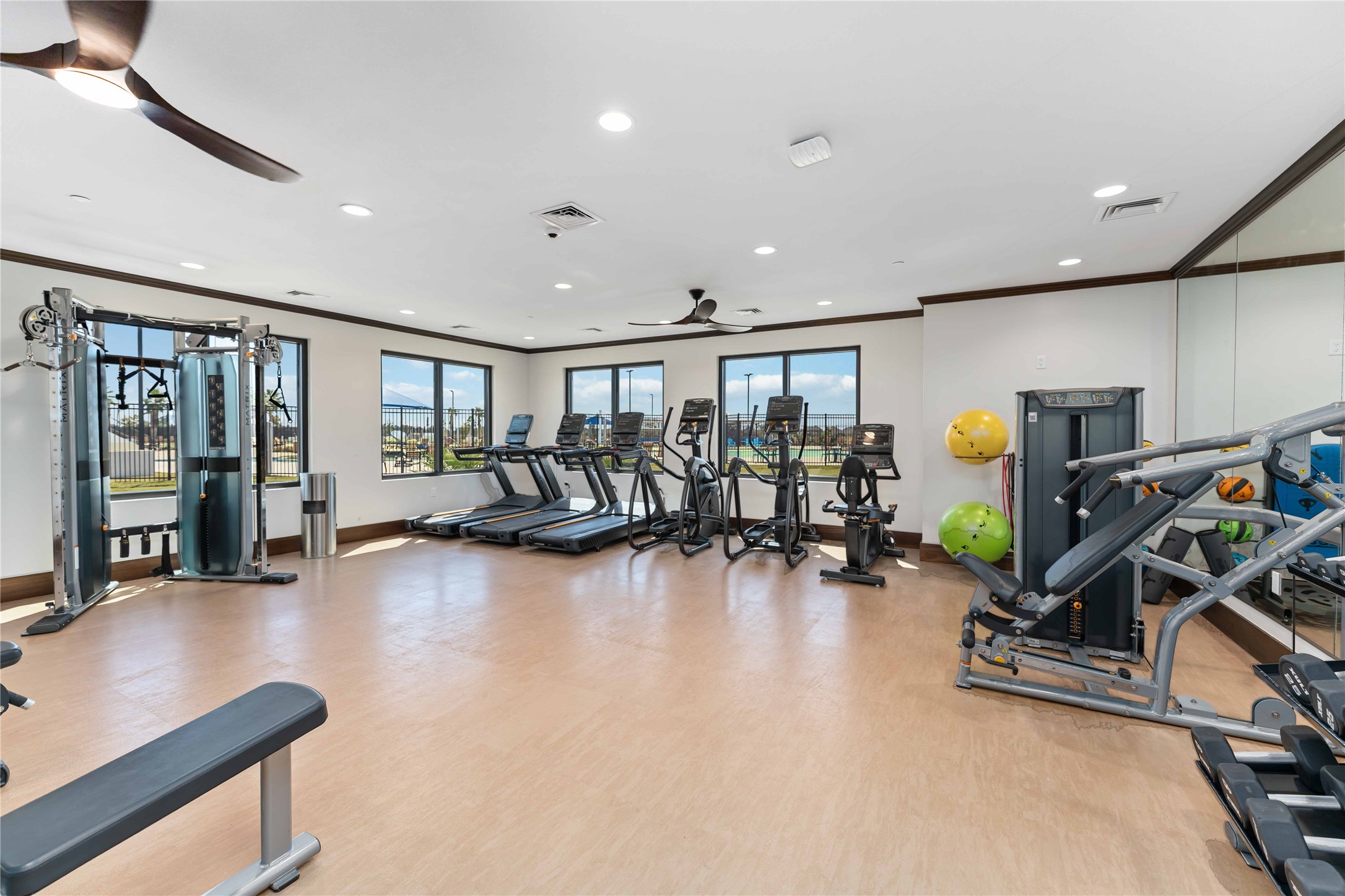 10610 Kings River Drive Rosharon, TX 77583 - Photo 26 of 33 a view of a room with gym equipment