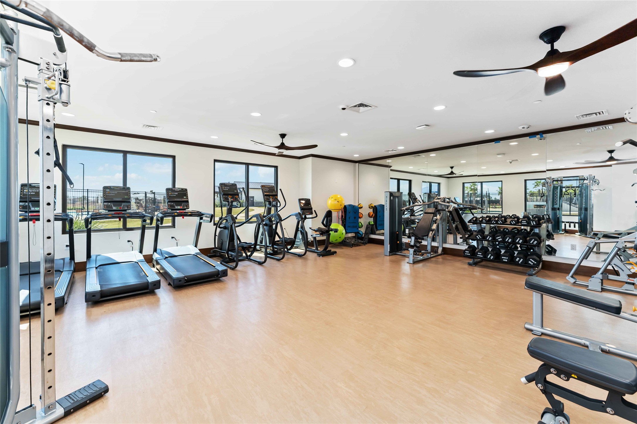 10610 Kings River Drive Rosharon, TX 77583 - Photo 27 of 33 a view of a room with gym equipment