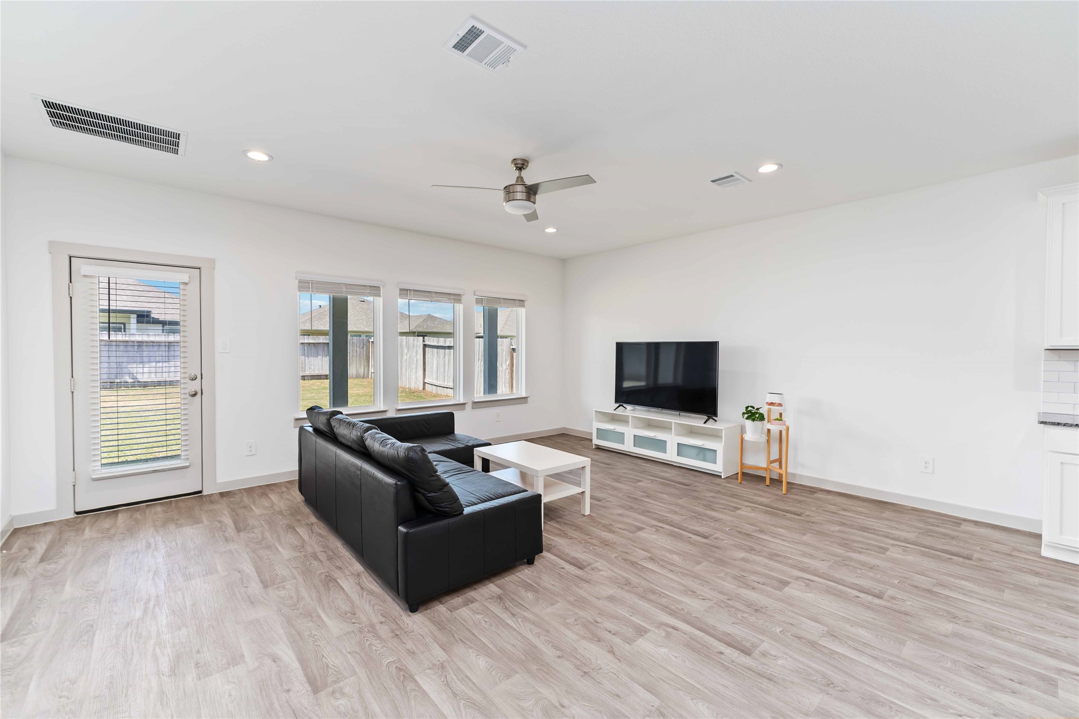 10610 Kings River Drive Rosharon, TX 77583 - Photo 6 of 33 a living room with furniture and a flat screen tv