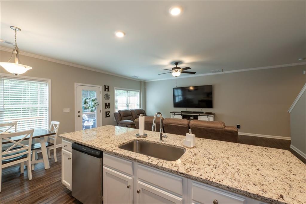 819 Ash Street Canton, GA 30114 - Photo 8 of 33