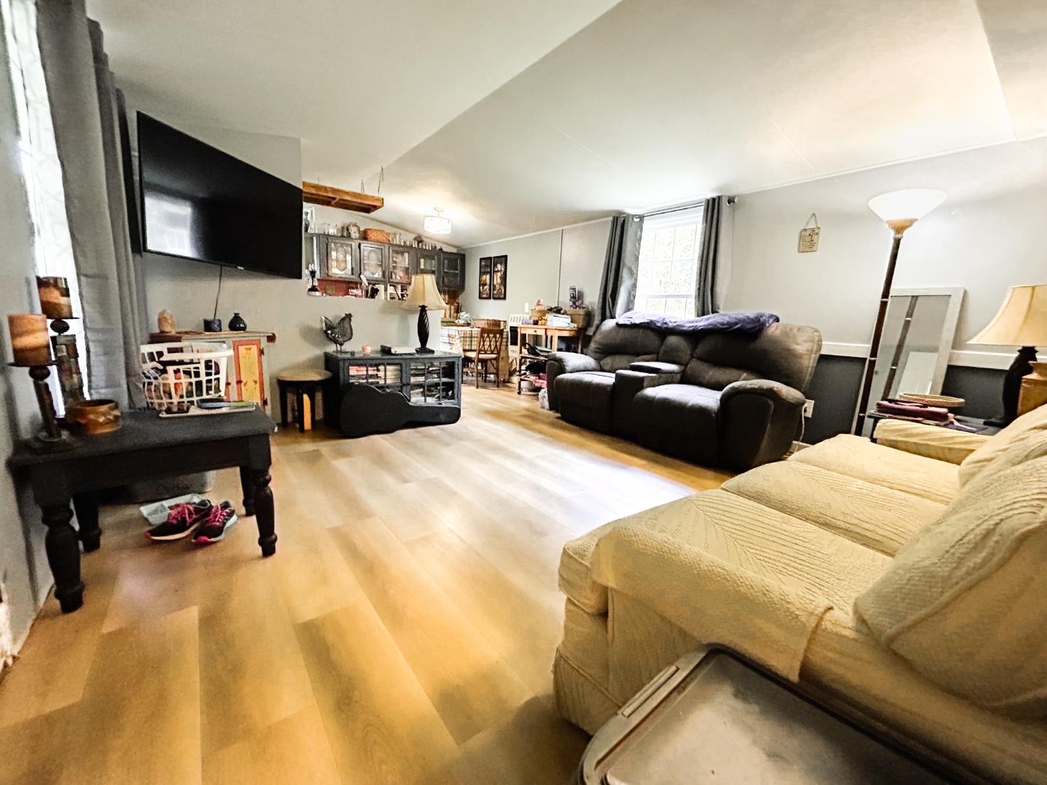 5864 South Garrison Road Connersville, IN 47331 - Photo 12 of 31 Living Space