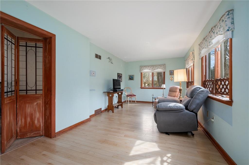246 Byron Road Pittsburgh, PA 15237 - Photo 4 of 32 Gallery Image 4