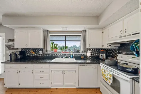 $335,000 | 8525 Penner Avenue, De Soto, KS 66018