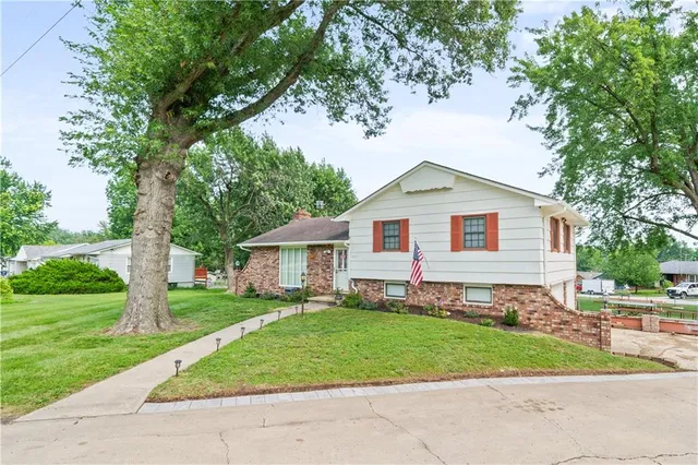 $330,000 | 8525 Penner Avenue, De Soto, KS 66018