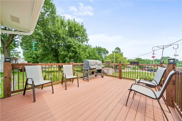 $330,000 | 8525 Penner Avenue, De Soto, KS 66018