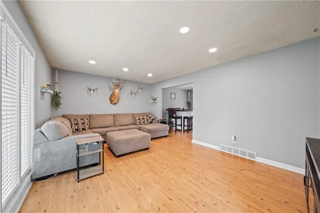 $330,000 | 8525 Penner Avenue, De Soto, KS 66018