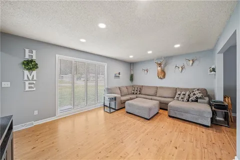 $335,000 | 8525 Penner Avenue, De Soto, KS 66018