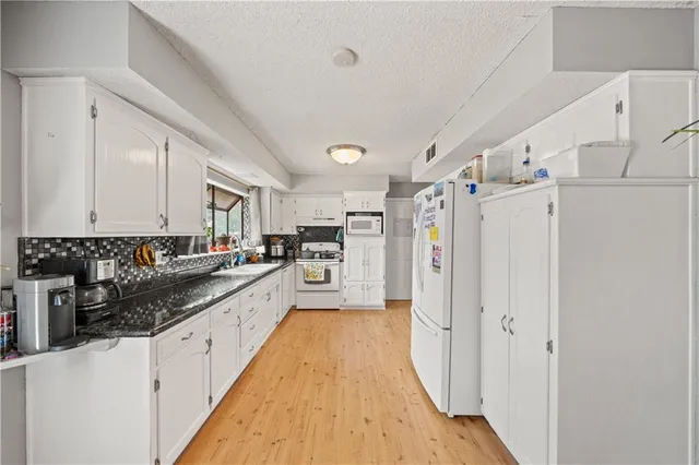 $330,000 | 8525 Penner Avenue, De Soto, KS 66018