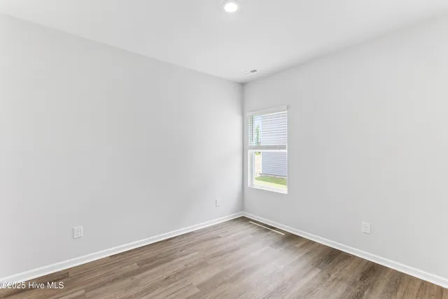 $307,930 | 615 South Squires Run Lane, Richlands, NC 28574