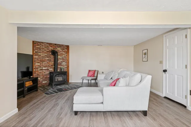 $334,000 | 7b Kingston Way, Unit A, Hudson, NH 03051