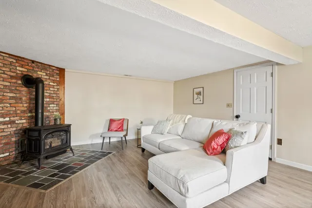 $334,000 | 7b Kingston Way, Unit A, Hudson, NH 03051