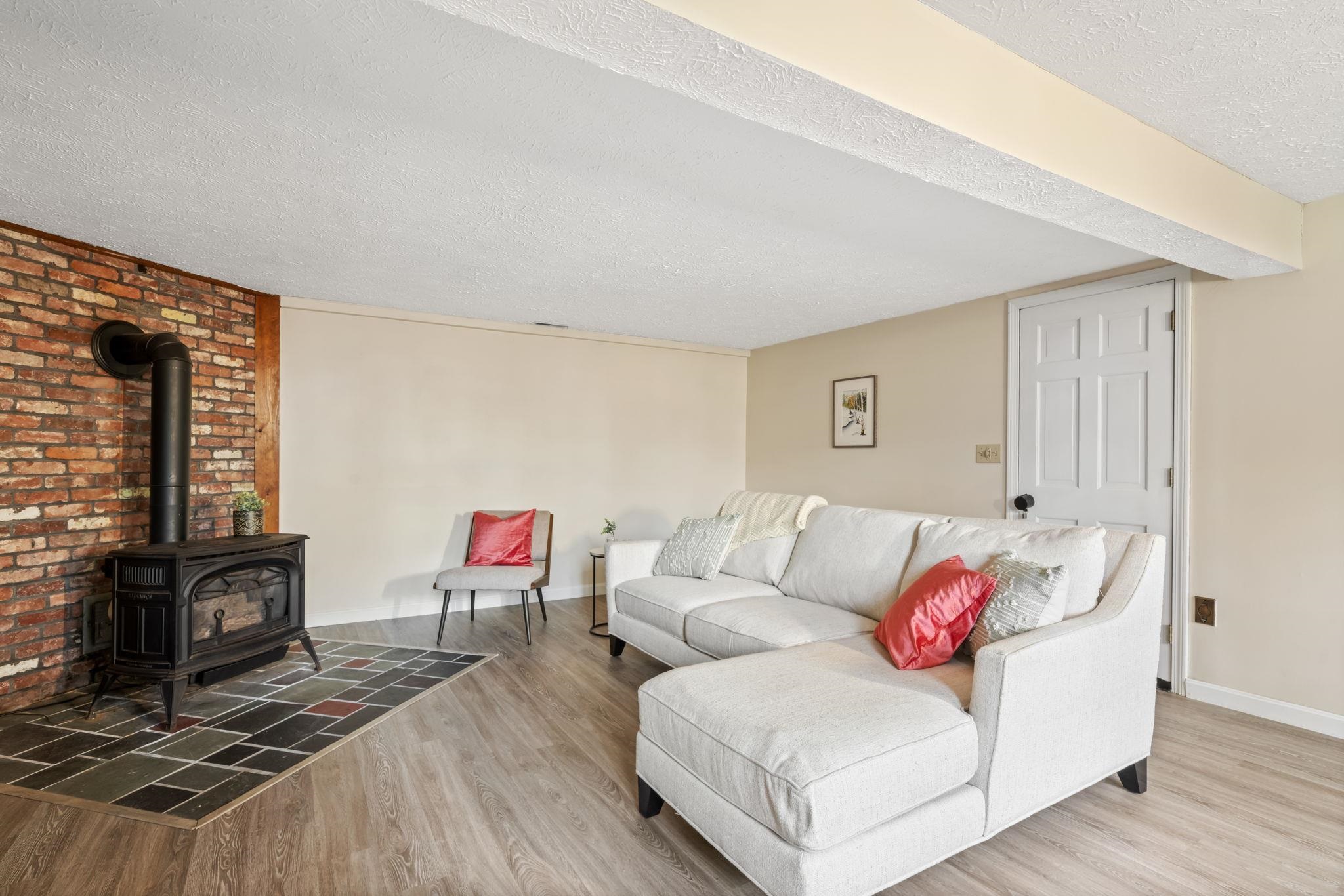 7b Kingston Way, Unit A Hudson, NH 03051 - Photo 21 of 33