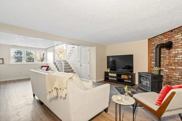 $334,000 | 7b Kingston Way, Unit A, Hudson, NH 03051