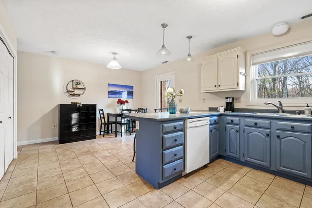 $334,000 | 7b Kingston Way, Unit A, Hudson, NH 03051