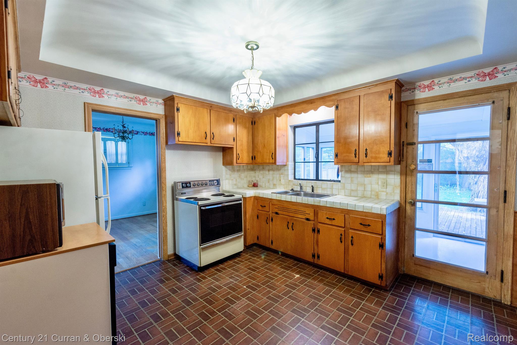 4223 Normandy Road Royal Oak, MI 48073 - Photo 6 of 28 Large Kitchen