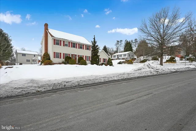 $365,000 | 19 Fox Hollow Road, Pottsville, PA 17901