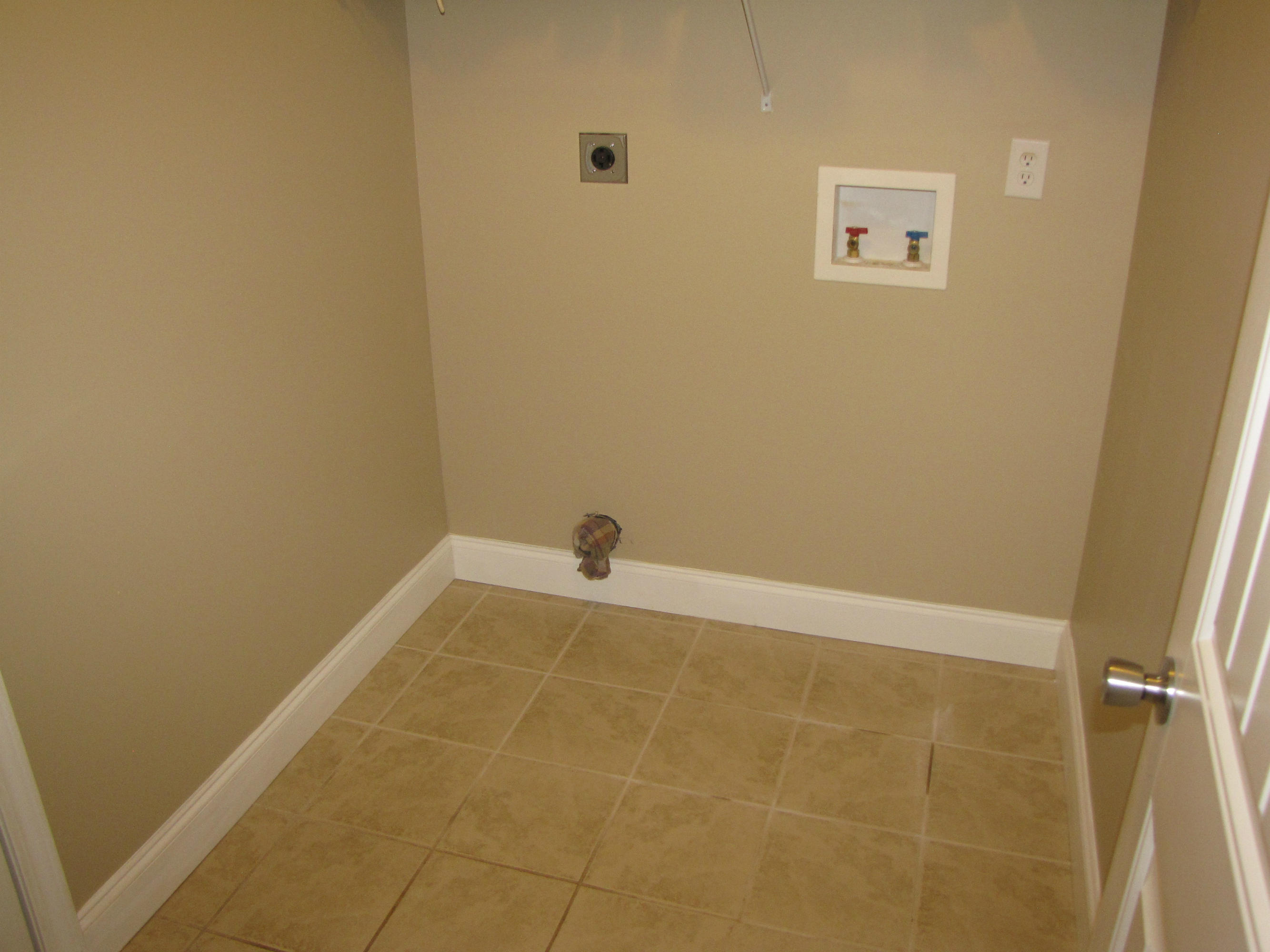 6314 Lantern Ridge Lane, Unit 2 Knoxville, TN 37921 - Photo 14 of 17 Laundry