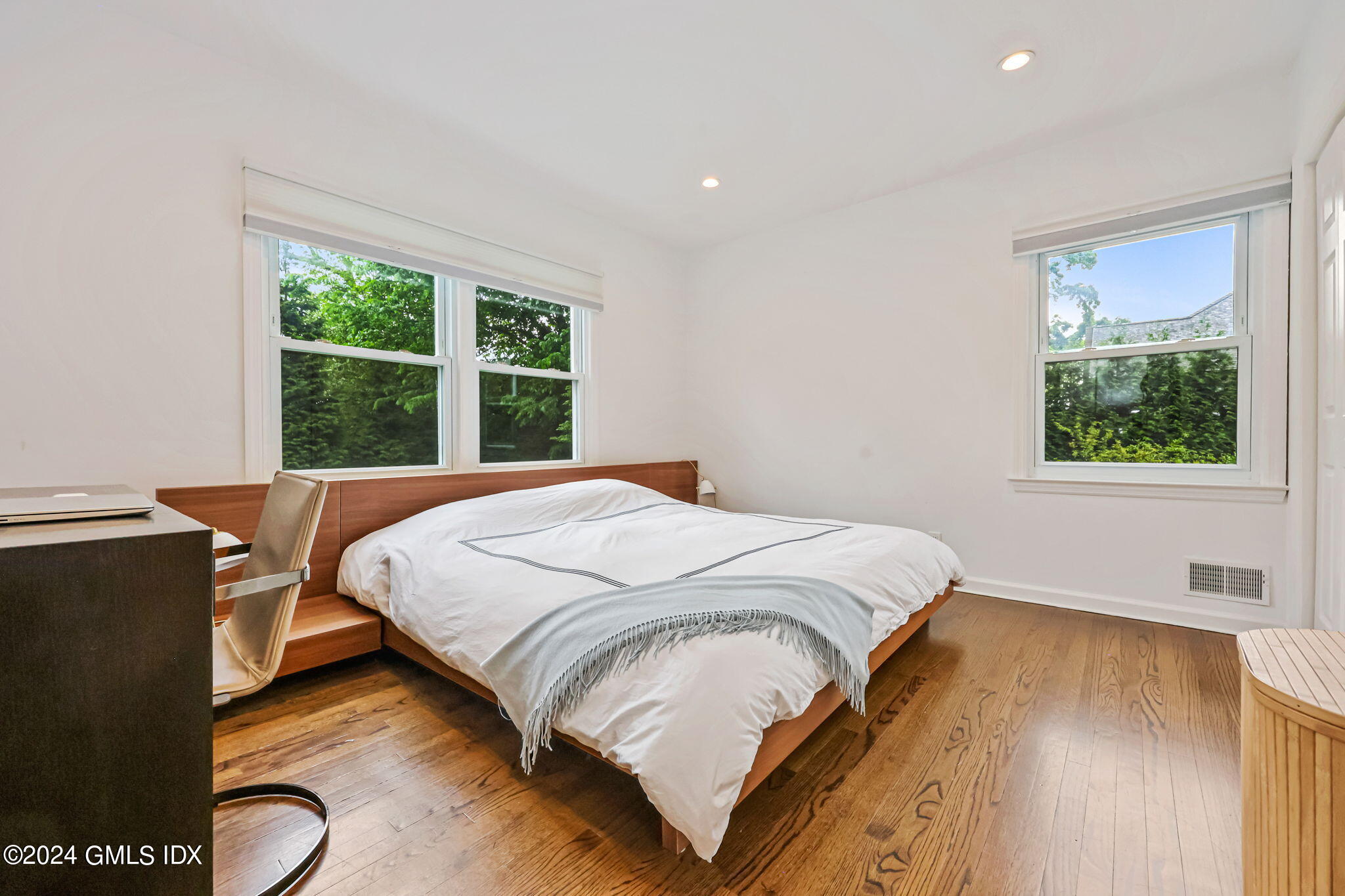 68 Willowmere Circle Riverside, CT 06878 - Photo 12 of 29 a bedroom with a bed and a large window