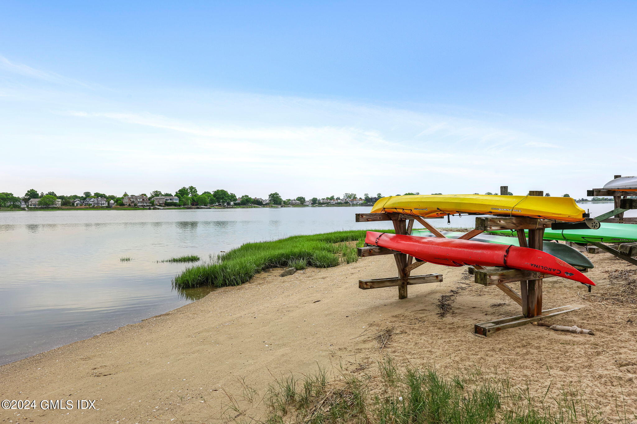 68 Willowmere Circle Riverside, CT 06878 - Photo 24 of 29 a backyard with a table and chairs