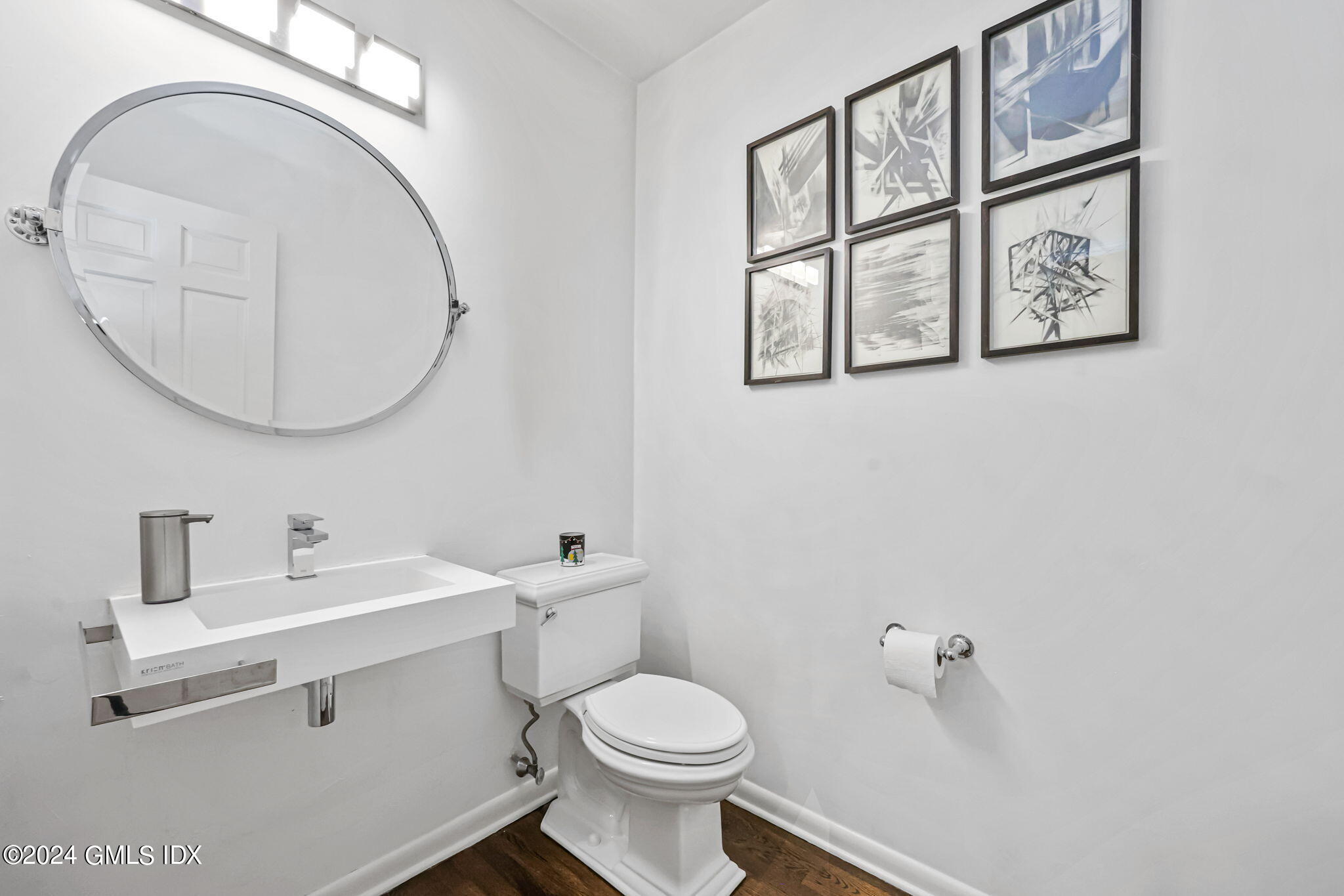 68 Willowmere Circle Riverside, CT 06878 - Photo 10 of 29 a bathroom with a toilet a sink and mirror